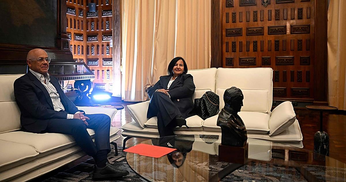 Una llamada telefónica donde debía haber una mesa: el diálogo en Venezuela arranca sin arrancarse