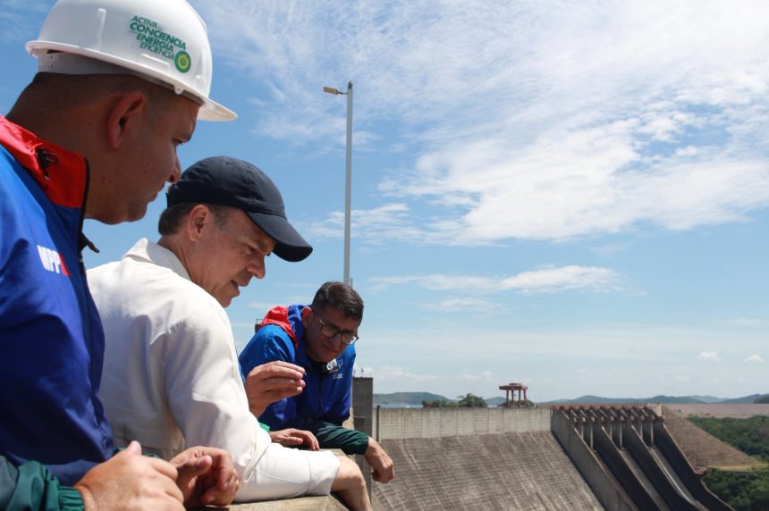 John Barrett visitó la represa del Guri con el plan de modernizar el sistema eléctrico en Venezuela (FOTOS)
