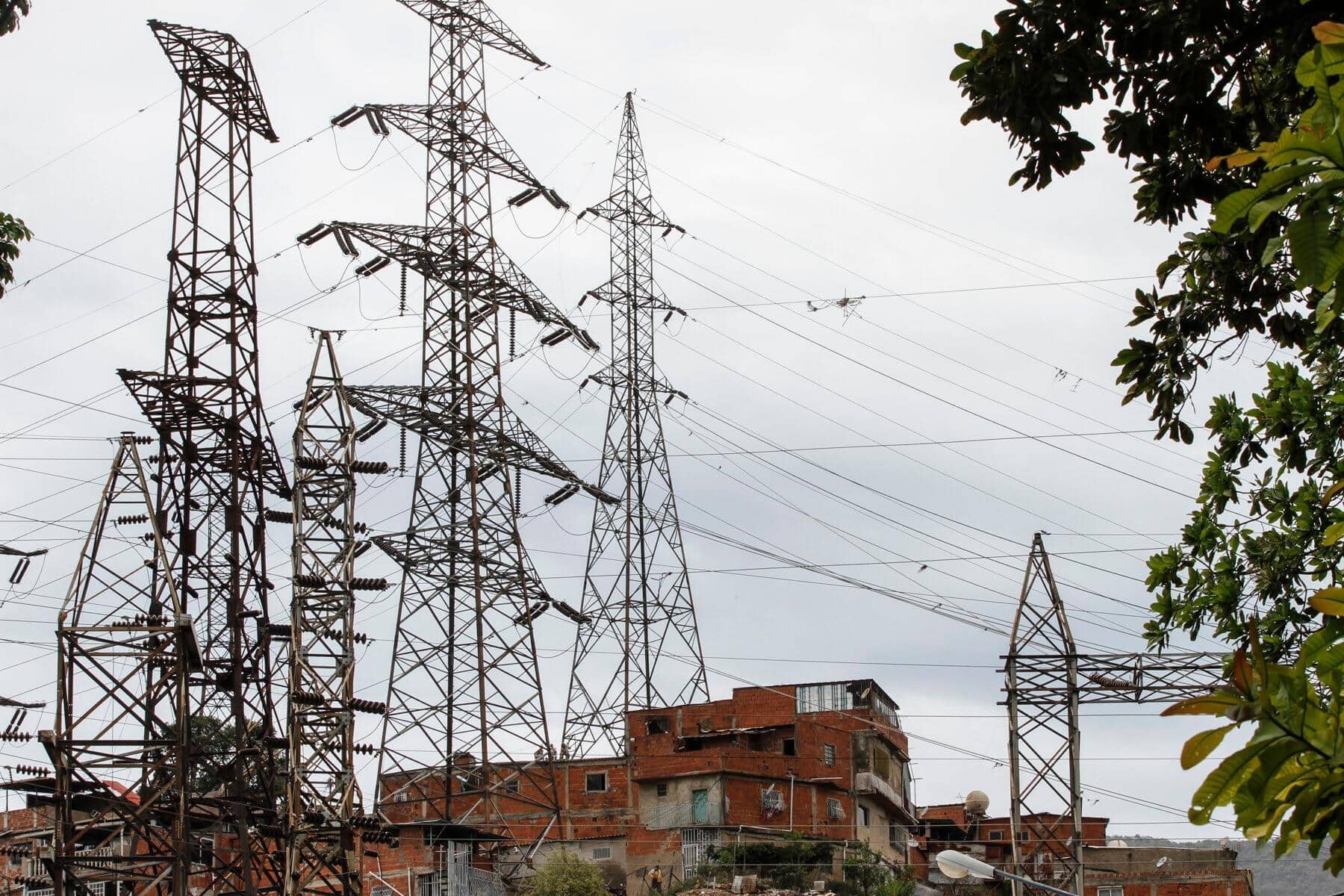 Delcy Rodríguez insta al ahorro de agua y electricidad tras sismos