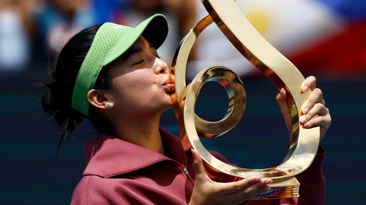 Así fue la estremecedora reacción de tenista de 21 años tras ganar su primer título luego de vencer con un 6-0 incluido a ‘top 3’ del mundo | NTN24.COM