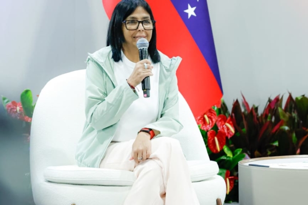 Delcy Rodríguez: Simplificación de trámites avanza para fortalecer el comercio exterior – bancaynegocios.com
