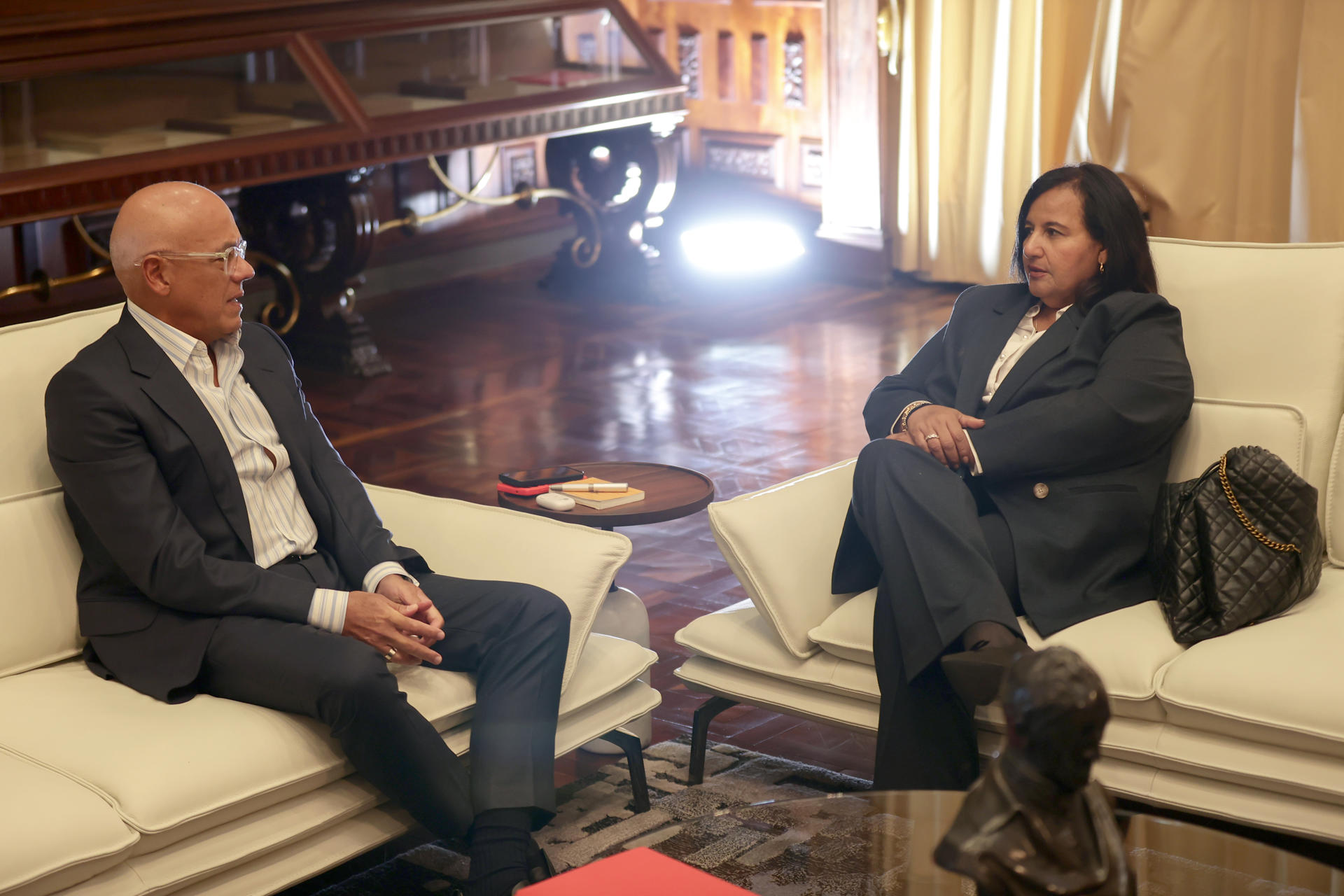 Crece el suspenso sobre la reunión entre el régimen de Delcy y la AN de 2015