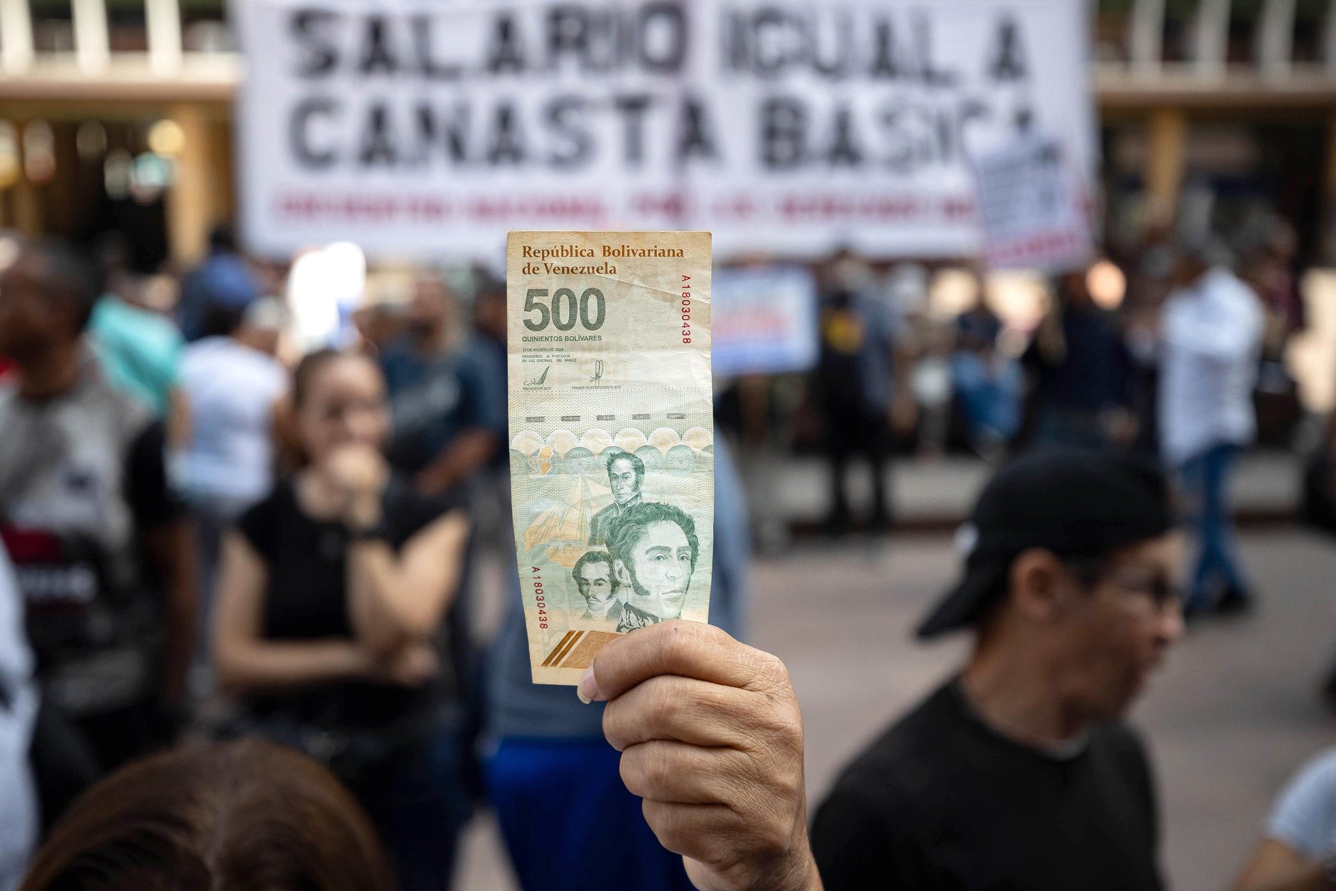 La imagen que retrata el drama del bolívar y su pérdida de poder adquisitivo