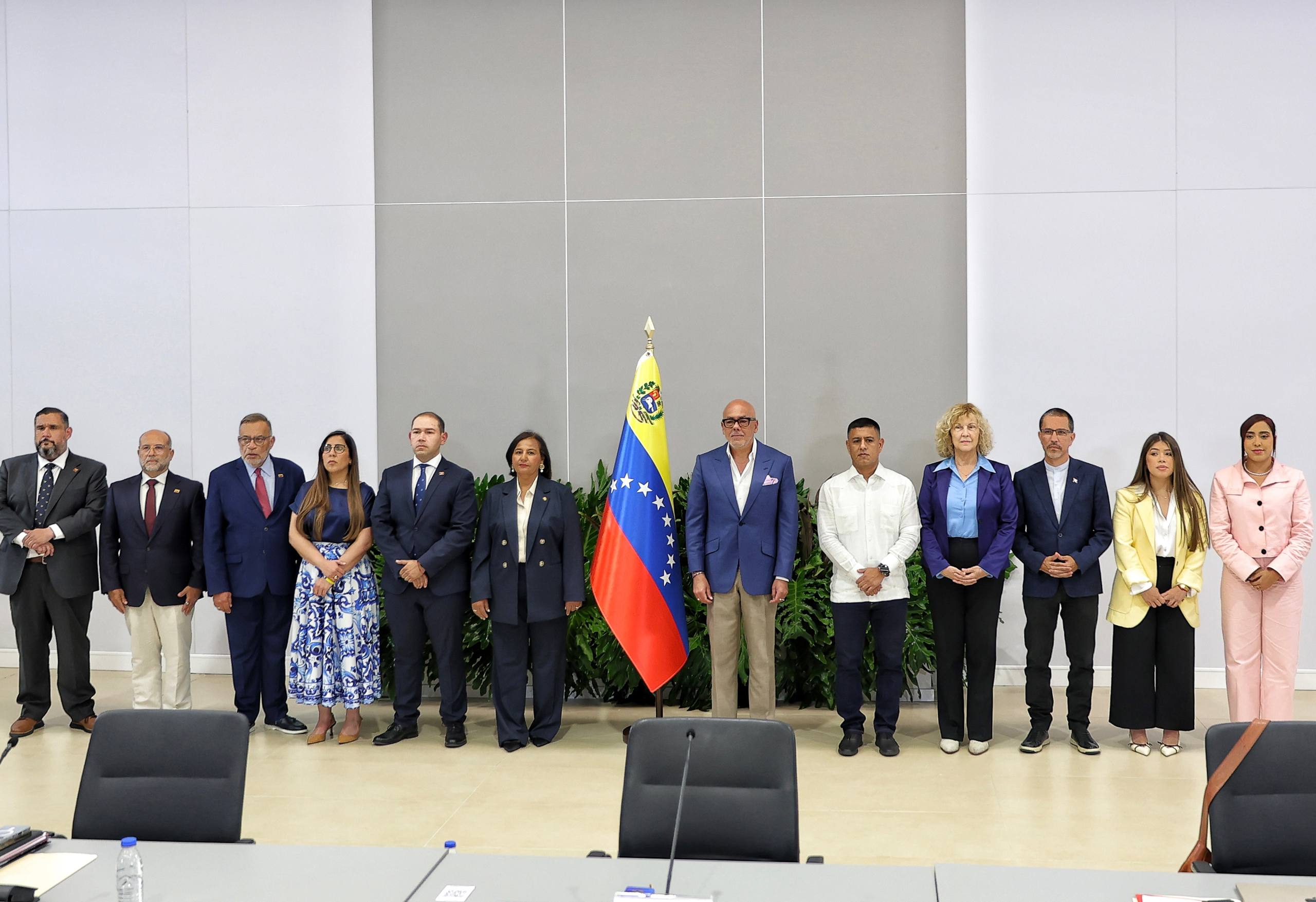 FOTOS: Así fue el primer cara a cara entre el régimen de Delcy y la AN de 2015