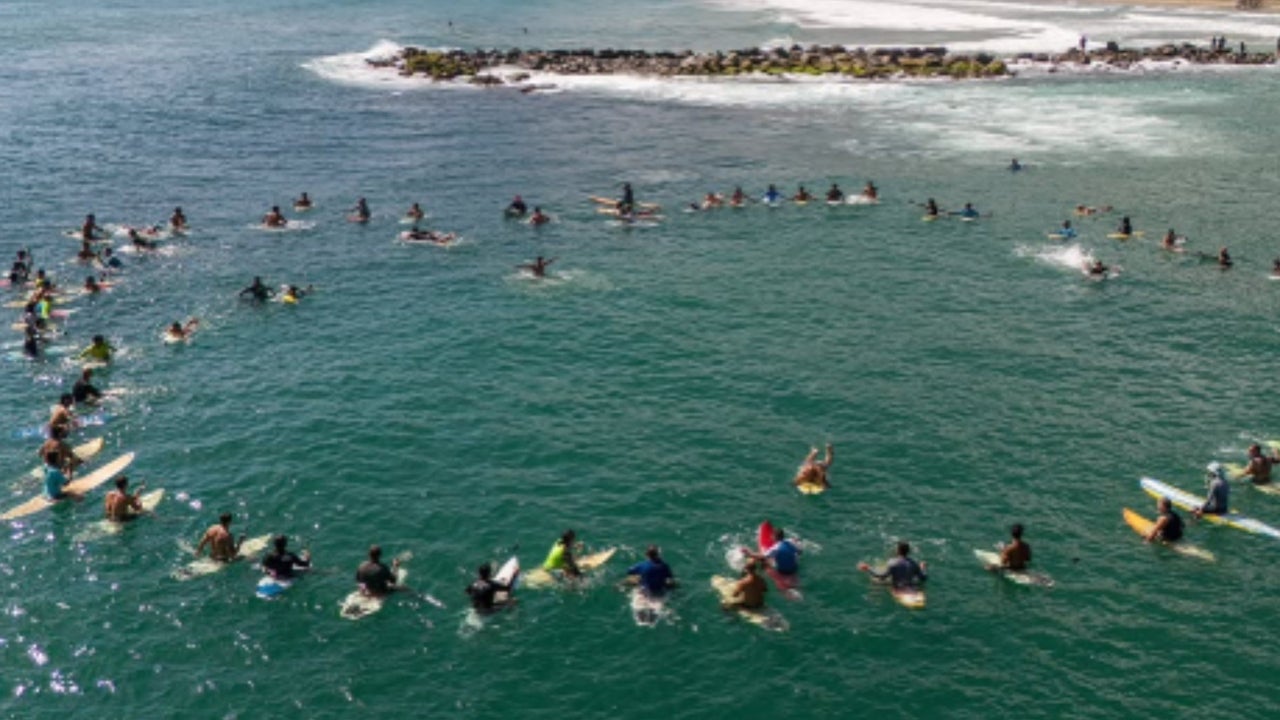 Federación Venezolana de Surf llevó a cabo homenaje a atletas fallecidos tras los devastadores terremotos en La Guaira | NTN24.COM