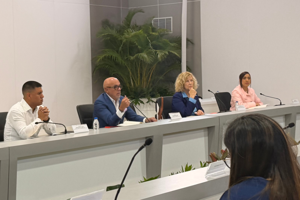 El chavismo metió el diálogo en La Carlota porque es “casi un búnker” sin prensa