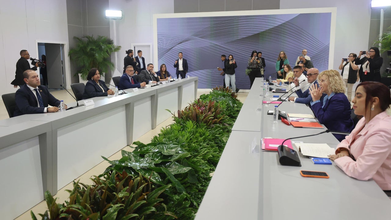Difunden video de primera ronda de los diálogos entre la Asamblea de 2015 y el régimen venezolano para una transición a la democracia | NTN24.COM