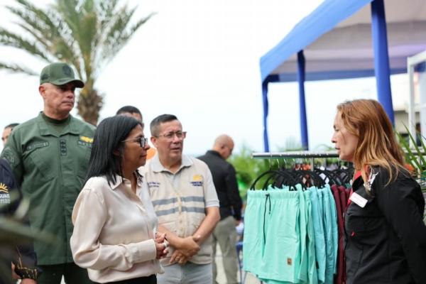 Delcy Rodríguez inicia Plan de Reactivación Económica y entrega de créditos en La Guaira – bancaynegocios.com
