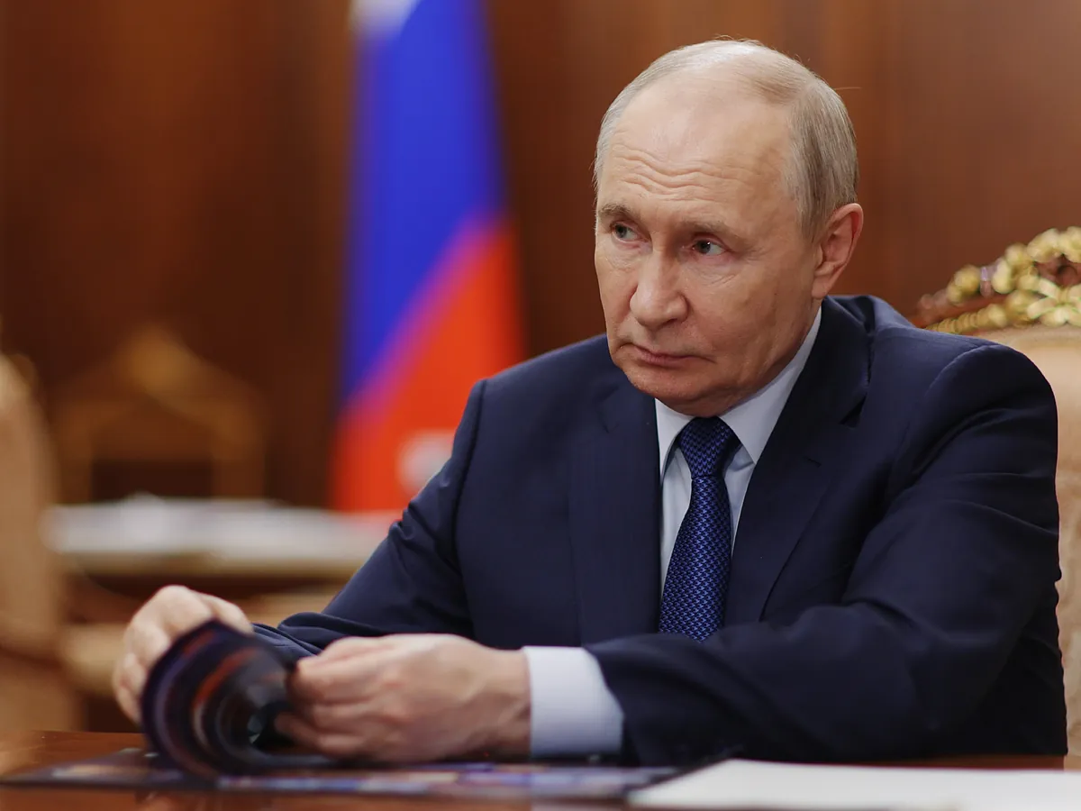 Putin fuerza la maquinaria financiera rusa por la guerra a pesar del riesgo bancario