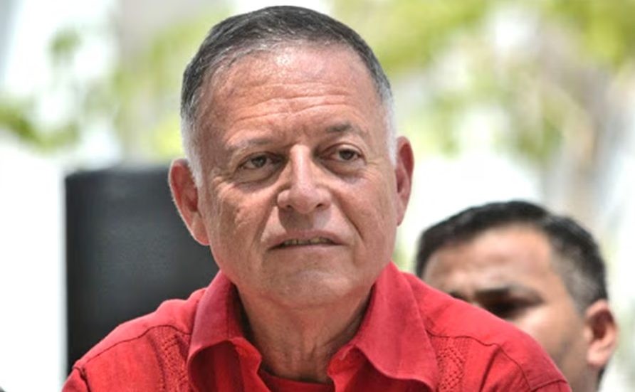 ¿Alguien olvidó avisarle? Arias Cárdenas preguntó si el chavismo sigue