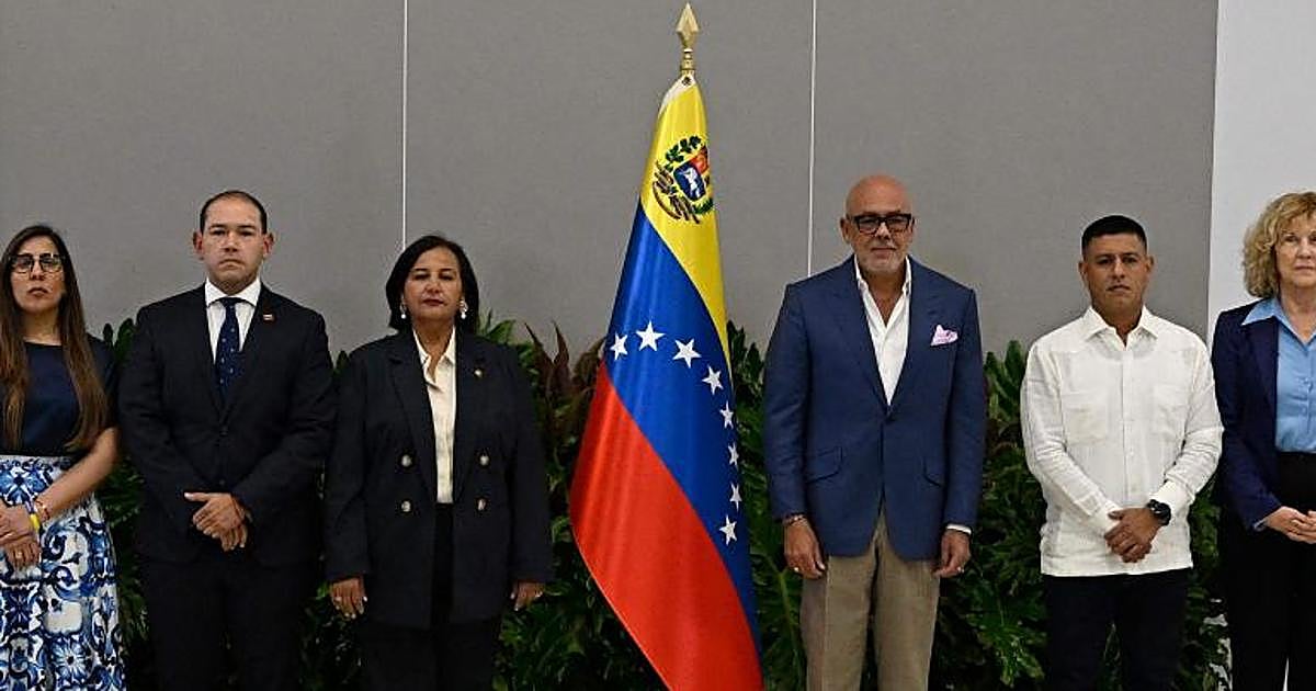 El chavismo y la oposición se reúnen por fin para negociar la transición en Venezuela