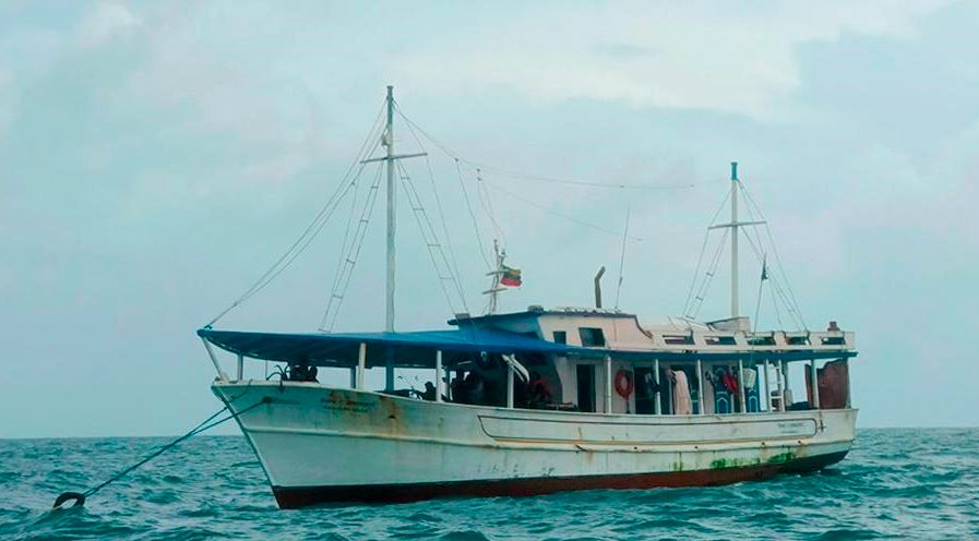 Al menos ocho venezolanos fueron rescatados tras sufrir un naufragio en el mar Caribe