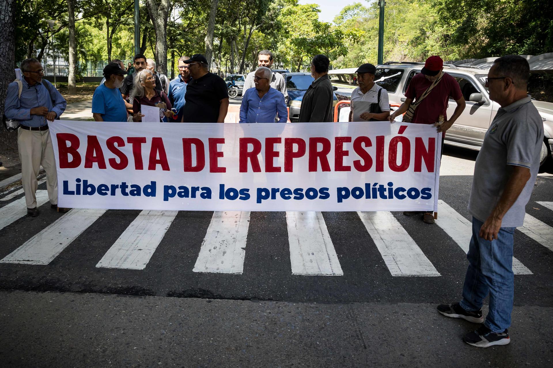Trabajadores venezolanos exigen incluir libertad sindical en la mesa de diálogo – Efecto Cocuyo