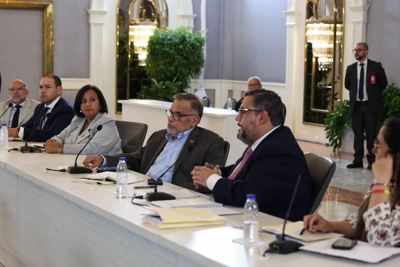 El segundo día de negociaciones puso nuevamente el foco en la reinstitucionalización de Venezuela