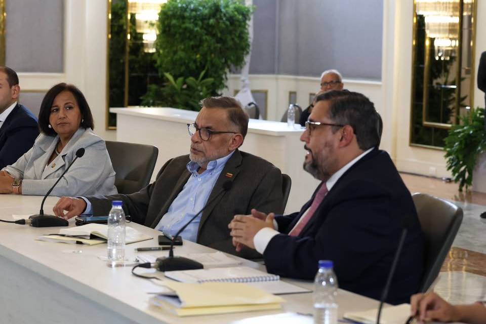 Dinorah Figuera confirma continuidad de mesa de diálogo