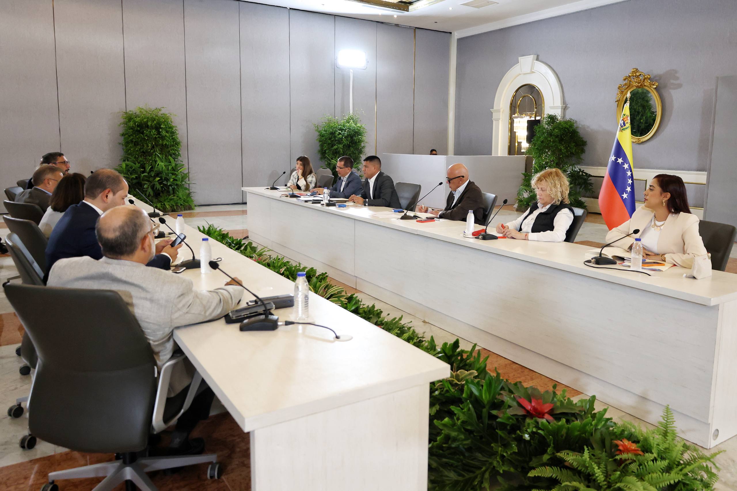 Chavismo y AN 2015 pasan de La Carlota al Meliá para segunda sesión de diálogo | TalCual