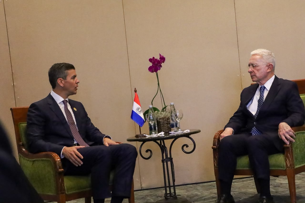 Santiago Peña y Álvaro Uribe acordaron impulsar acciones para fortalecer la democracia en Venezuela