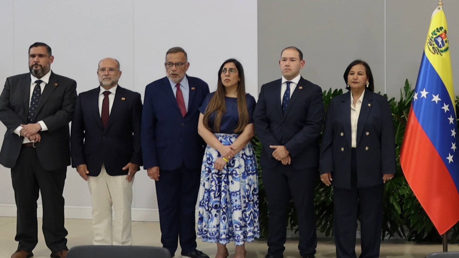 Comisión opositora en el diálogo prioriza reinstitucionalización democrática de Venezuela