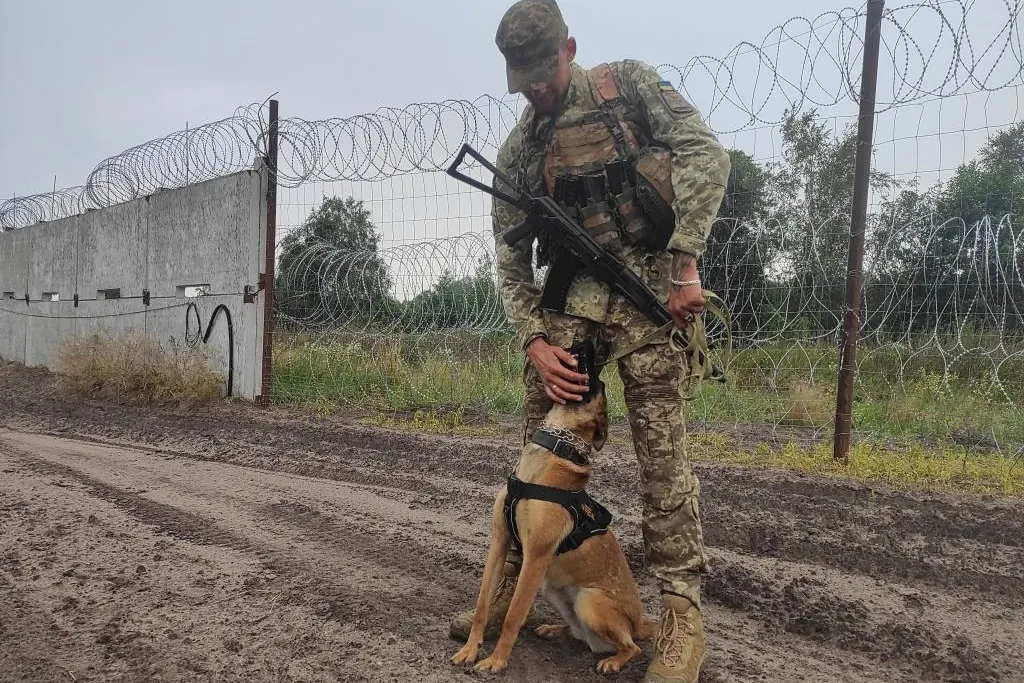 Ucrania refuerza su frontera con Bielorrusia por temor a un posible ataque