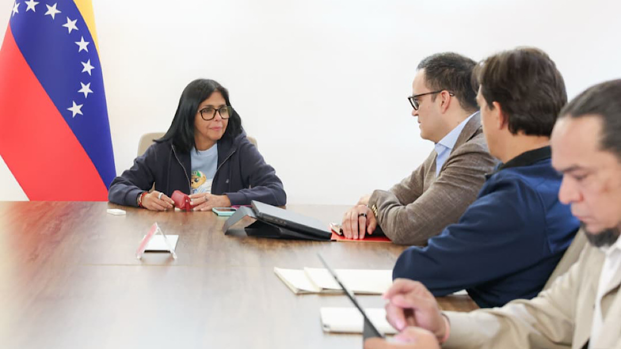 Presidenta Delcy Rodríguez evalúa financiamiento y avances en obras post-sismos