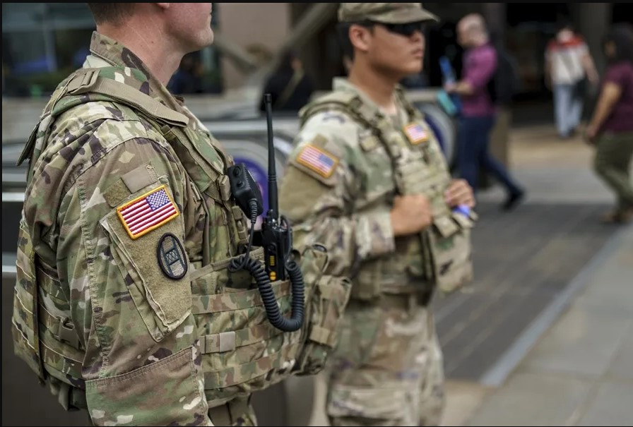 Un año después, la Guardia Nacional que desplegó Trump sigue patrullando Washington