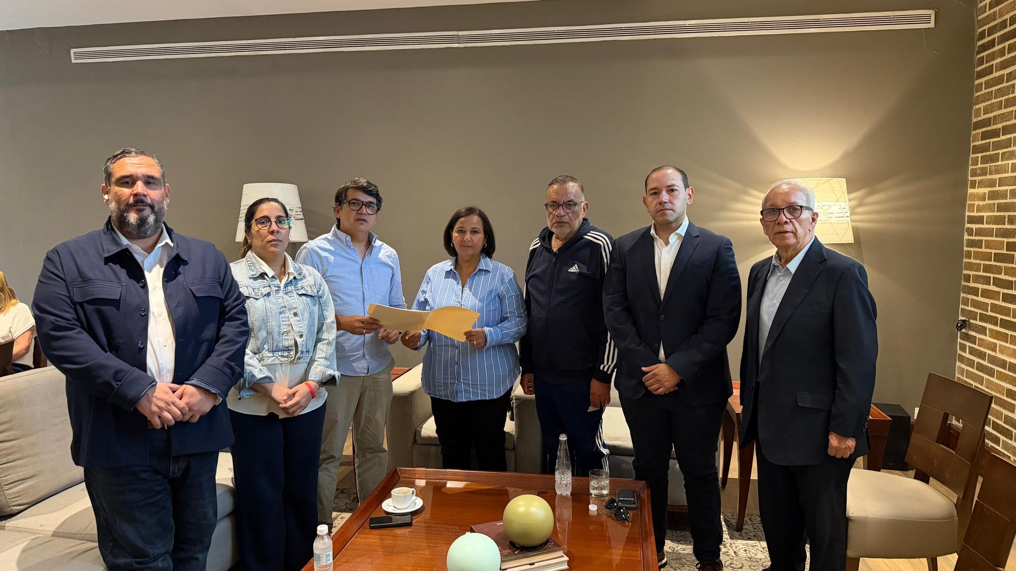 SNTP entrega agenda de libertad de prensa a delegación del diálogo