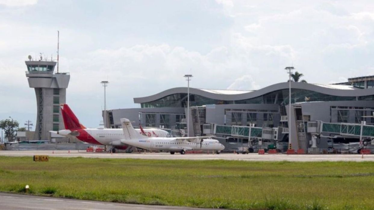 Registran al menos seis aeropuertos afectados tras potente sismo en Colombia