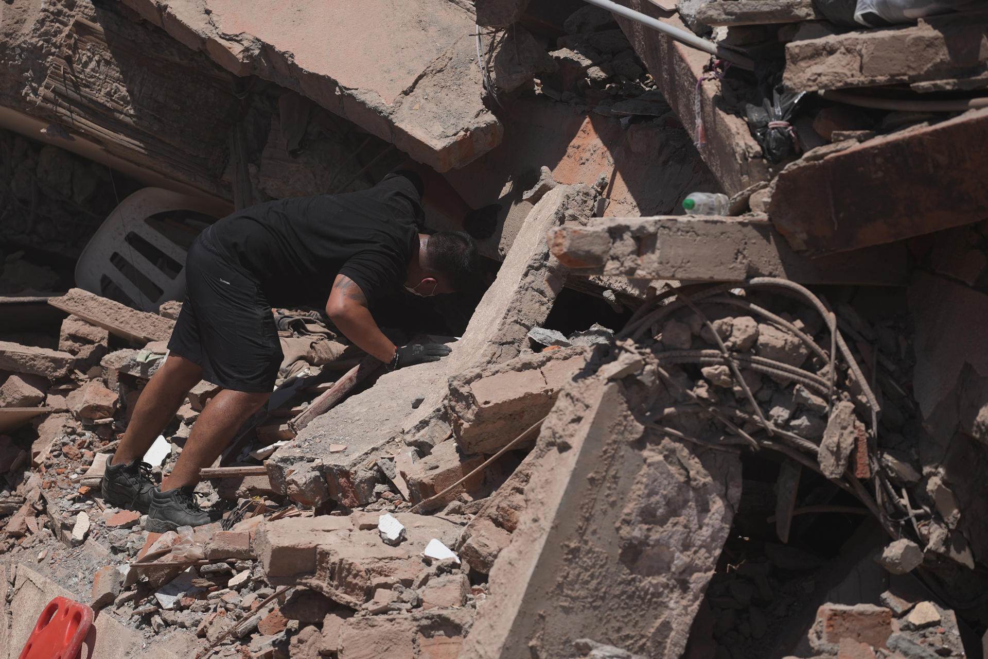 Colombia elevó a 111 la cifra de muertos tras el terremoto de magnitud 7,4