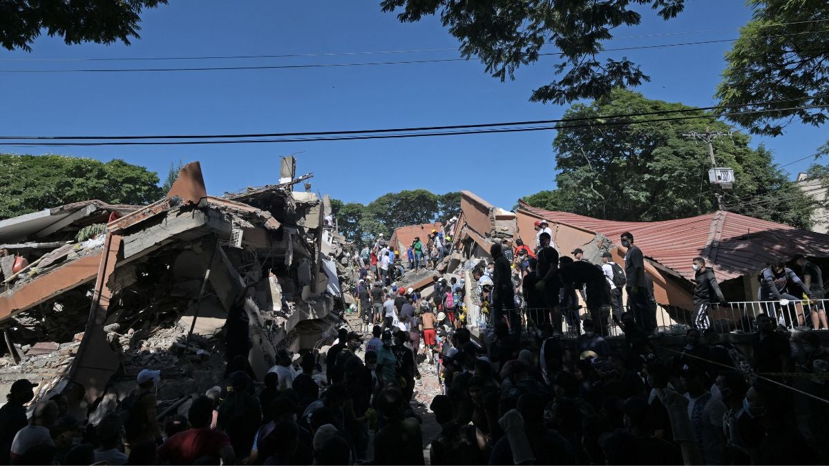 Gobierno de Colombia se mueve para atender la emergencia: vicepresidente viajó a Manizales y ministro de Interior voló con expertos y antenas Starlink a Pereira | NTN24.COM