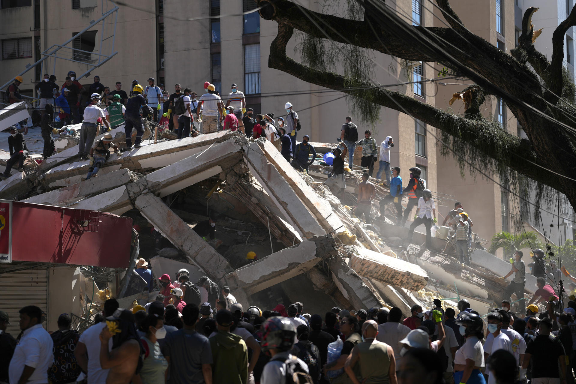 Keiko Fujimori ofreció la ayuda de Perú para Colombia tras sufrir devastador terremoto