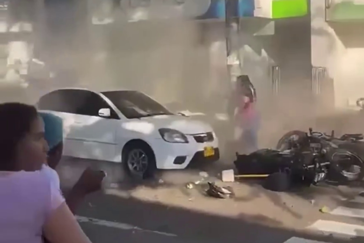 Imágenes sensibles: Balcón se desplomó sobre personas que huían de un edificio durante el terremoto en Colombia