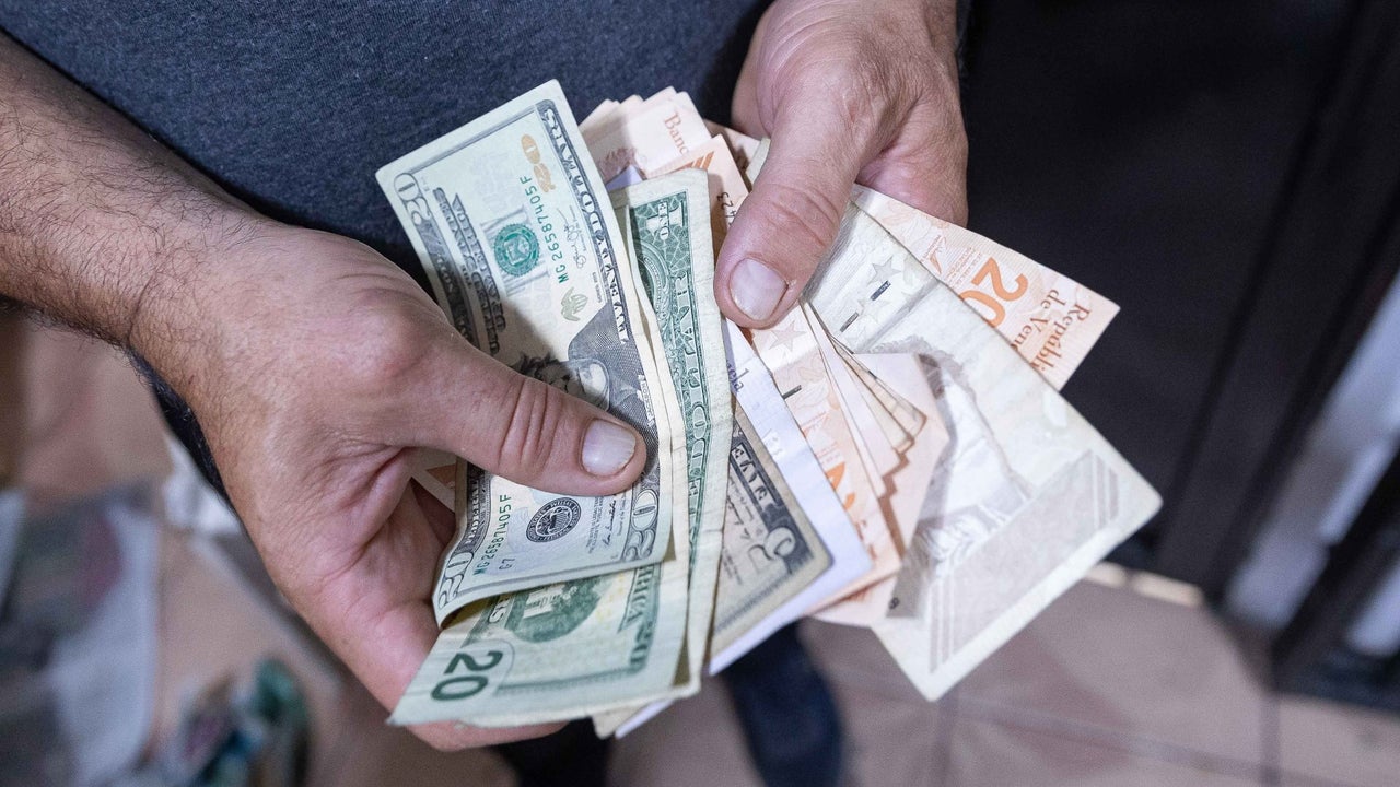 Lunes 10 de agosto: Así se ubicó el precio oficial del dólar y el euro en Venezuela | NTN24.COM