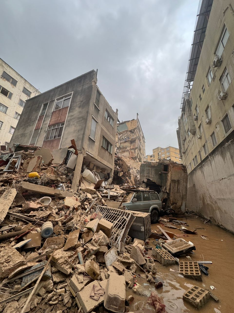 Sube a 132 el número de fallecidos por terremoto en Colombia, y el de heridos, a poco más de 570 < El Informador Venezuela