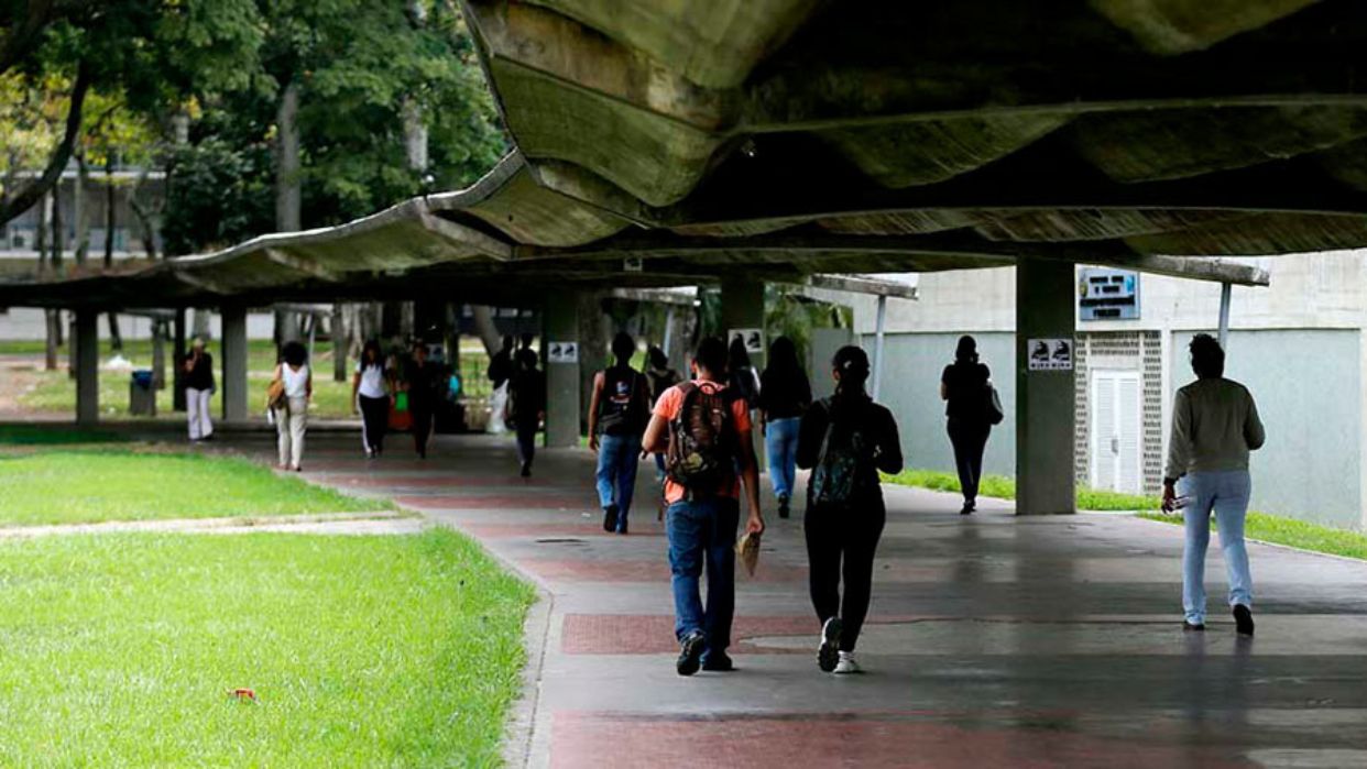 Rector de la UCV garantiza reinicio de las actividades académicas en septiembre