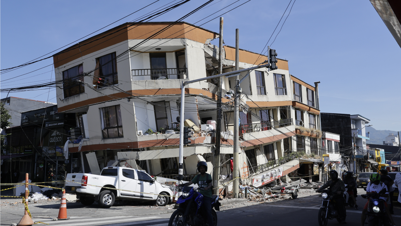 Pareja venezolana murió luego de que el edificio en el que se encontraban colapsara durante el terremoto en Colombia | NTN24.COM