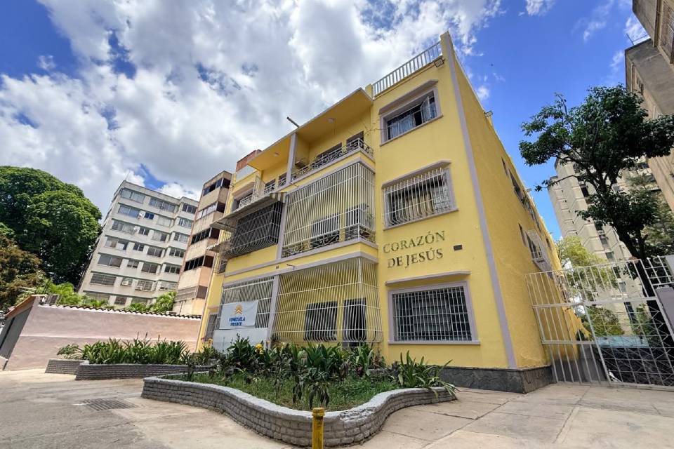 Delcy Rodríguez entrega financiamiento a propietarios y viviendas reparadas en Caracas | TalCual