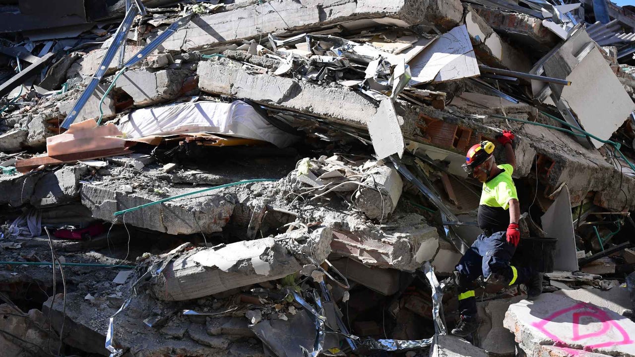 ¿Cuánto puede durar viva una persona bajo los escombros? Esto calcula rescatista que atendió los terremotos de Venezuela y estará en Colombia | NTN24.COM