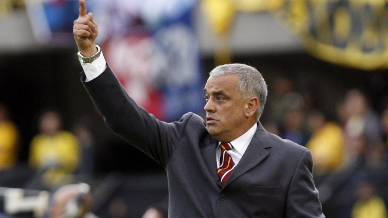 Cúcuta Deportivo confirma la desvinculación del DT venezolano Richard Páez | NTN24.COM