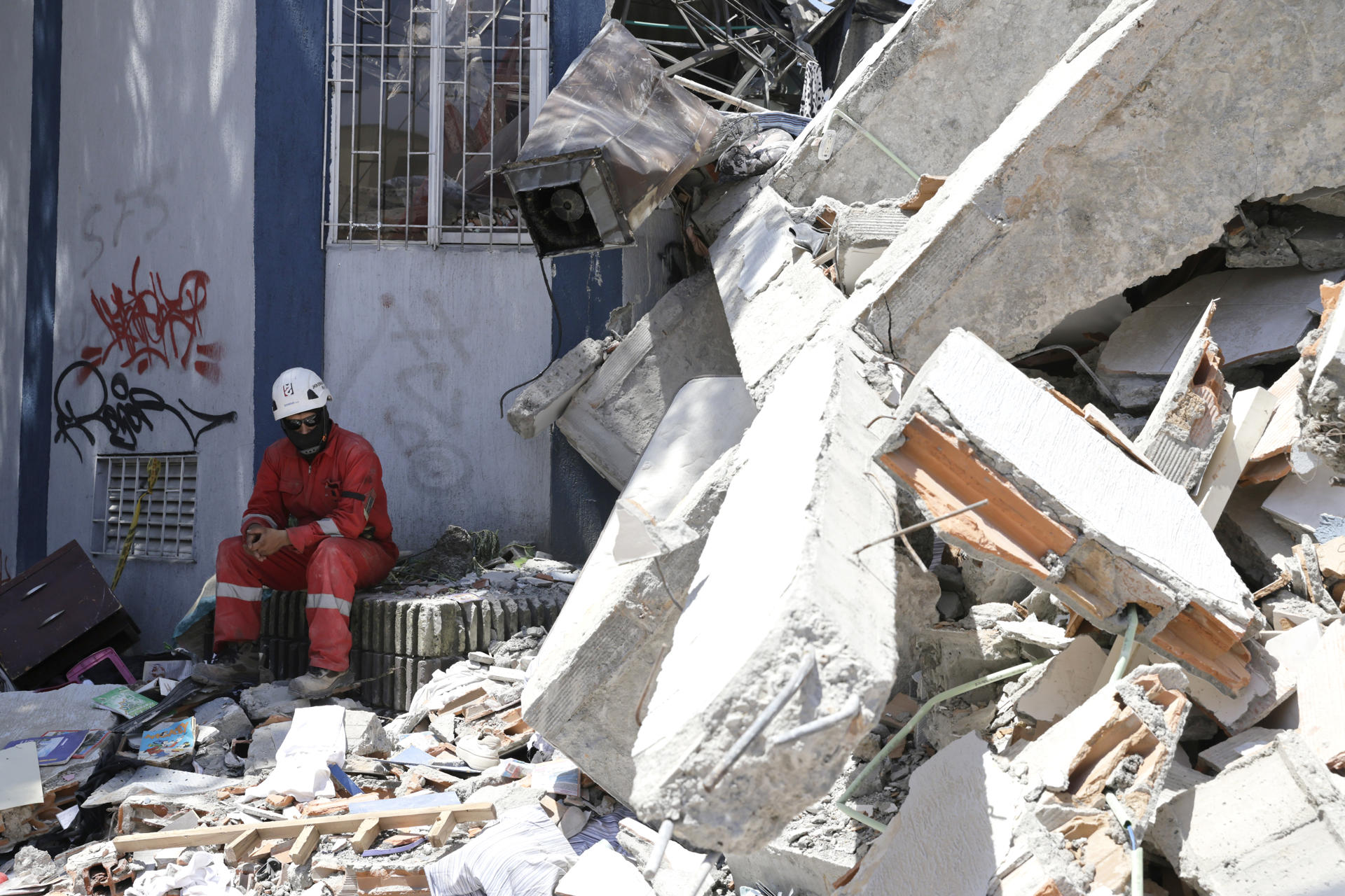 La carrera contra el tiempo que comenzó en Colombia tras el terremoto de 7,4
