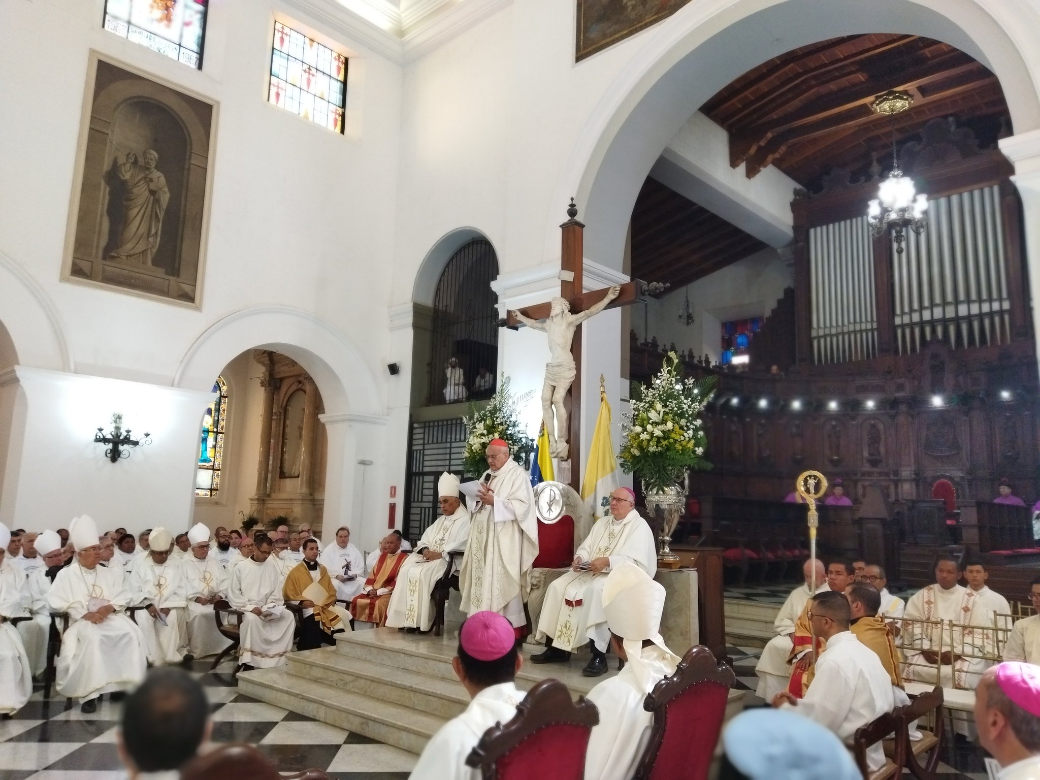 Tres líderes de la Iglesia Católica venezolana apoyan el diálogo, pero plantean varias exigencias: Pronta elección presidencial, libertad de presos políticos y cese de hegemonía comunicacional, entre otras < El Informador Venezuela