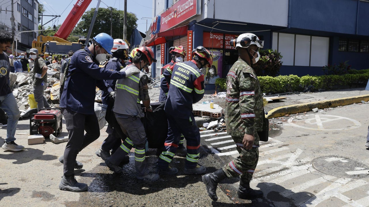 Medicina Legal confirmó el tercer listado con los nombres de fallecidos identificados tras devastador terremoto en Colombia | NTN24.COM