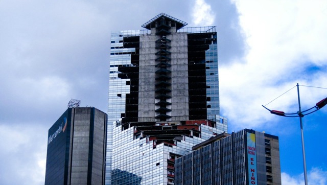 Autoridades inspeccionan las condiciones actuales de la Torre de David en Caracas