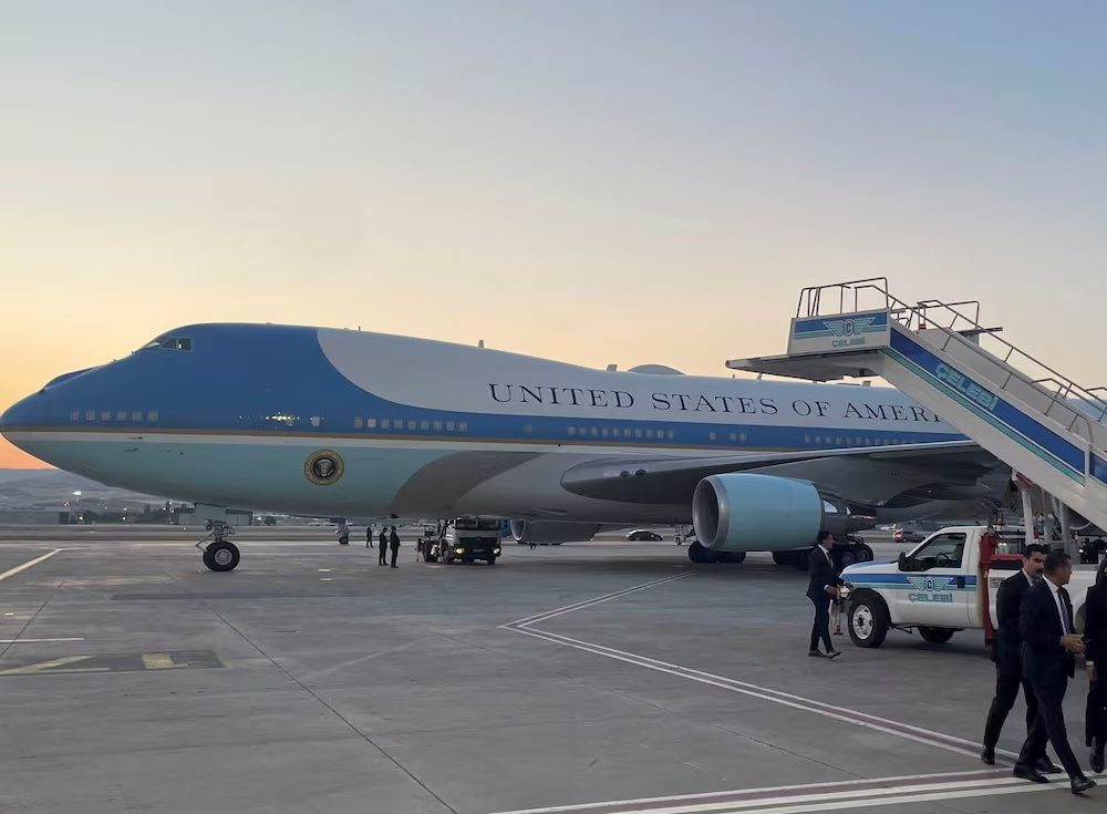 El cambiazo de avión que abrió una nueva grieta entre Trump y los corresponsales de la Casa Blanca