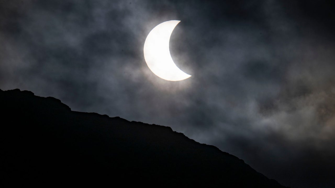 EN VIVO: vea aquí el eclipse total de Sol que recorre el planeta este miércoles 12 de agosto y los horarios para ver la “totalidad” si está en Colombia y Venezuela | NTN24.COM