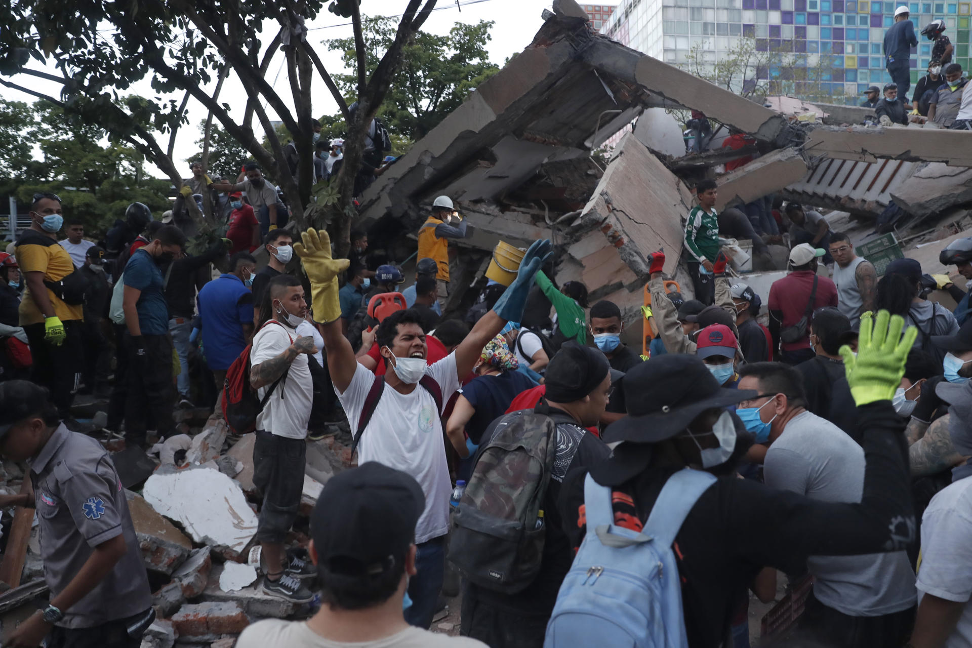Ascendió a 265 la cifra de muertos por el devastador terremoto en Colombia