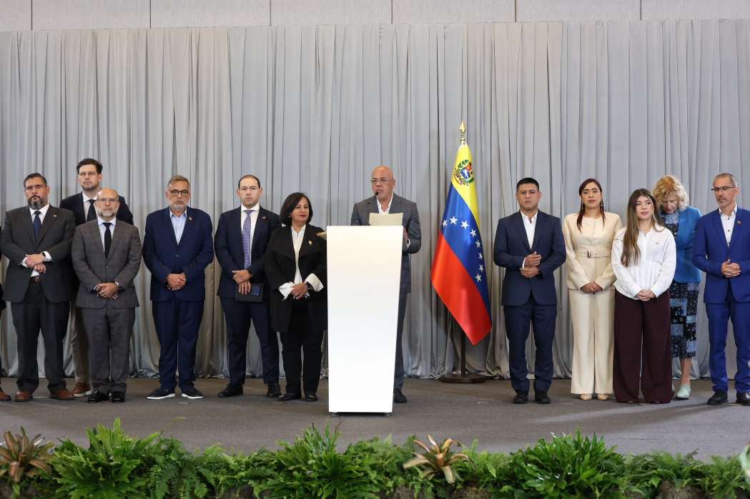 Gobierno y sectores de la Asamblea Nacional de 2015 culminan primer ciclo de conversaciones en Caracas