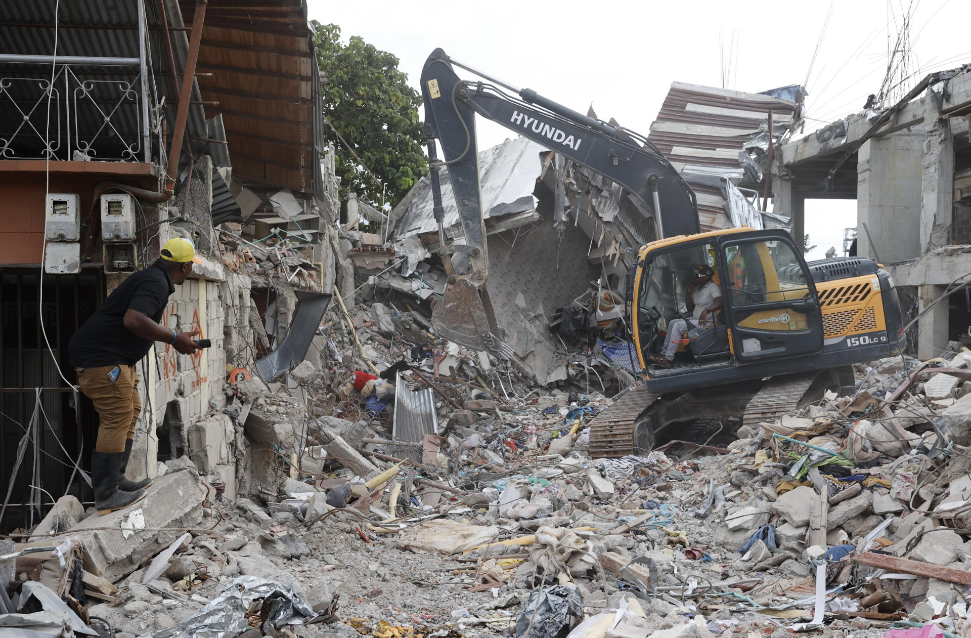 Sube a 273 la cifra de fallecidos y a 3.824 los heridos a causa del terremoto en Colombia