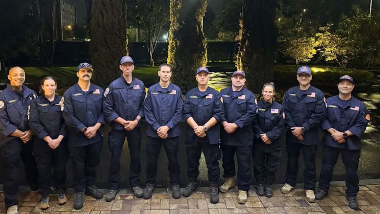 EE.UU. despliega equipo especializado de bomberos para apoyar el rescate en Colombia