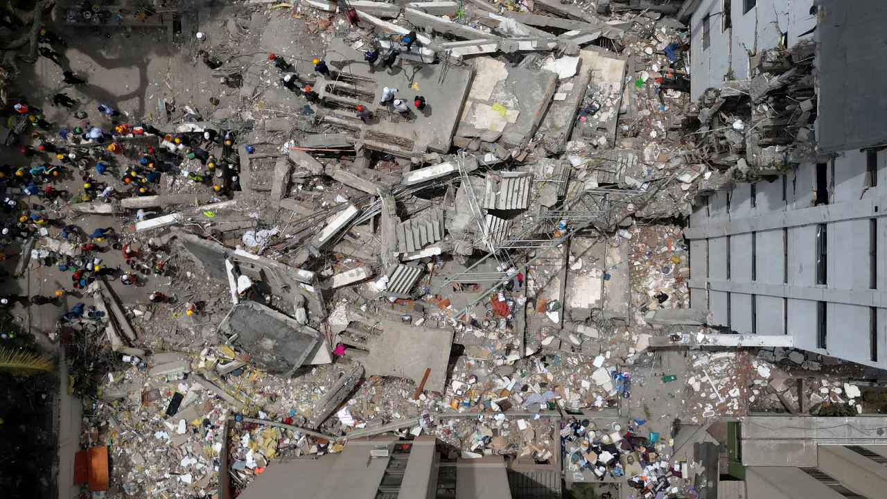 “Tenemos esperanzas”: familiar de hombre desaparecido tras el colapso de un edificio por el terremoto en Colombia | NTN24.COM