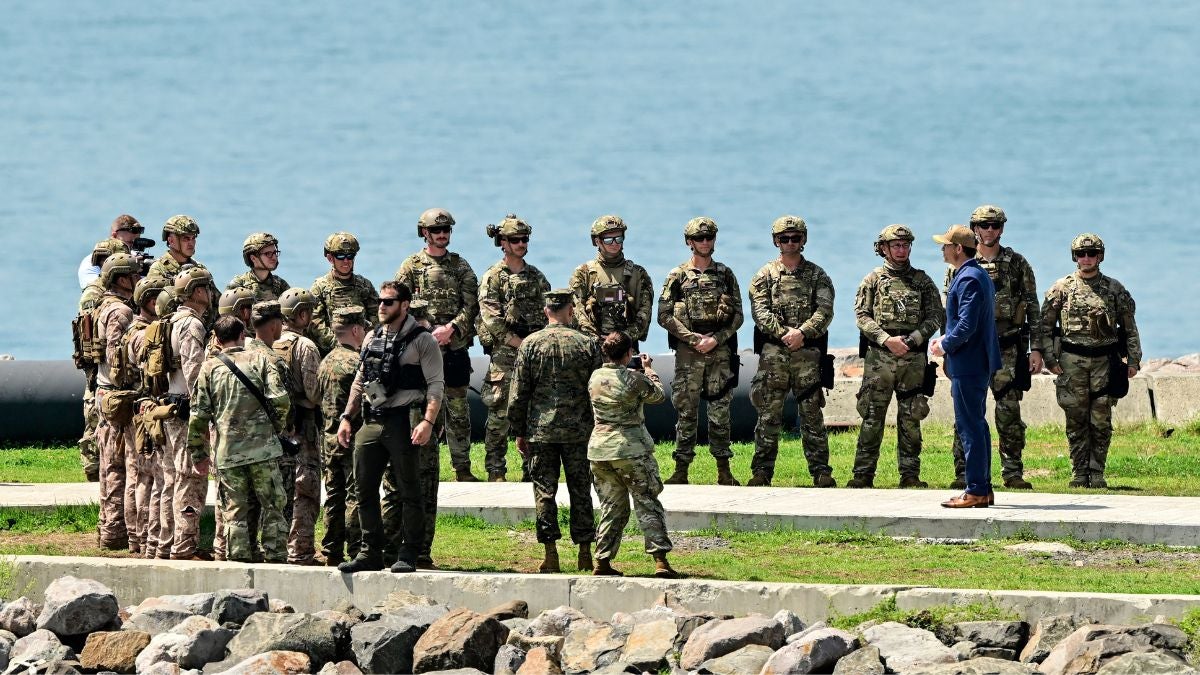 EE. UU. planea llevar a cabo ataques “en tierra” contra narcotraficantes junto a socios latinoamericanos, incluido Colombia | NTN24.COM